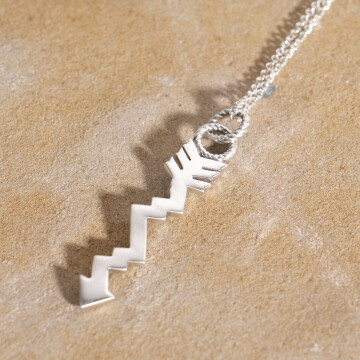 JMK23-28 -31 Lightning Arrow Pendant with Chain 170