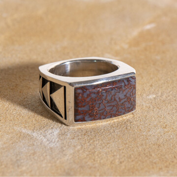 JMK23-Triple Arrow Ring, Dinosaur Bone 620 WEB