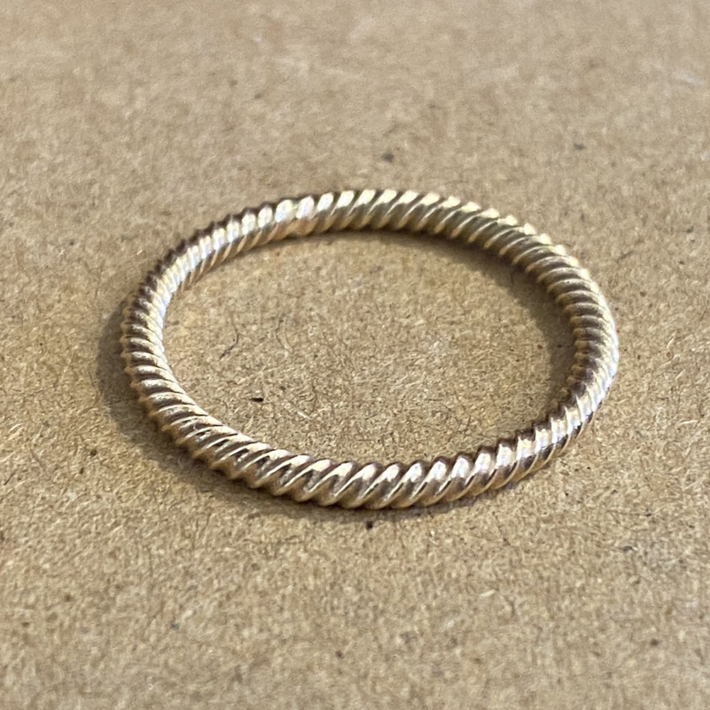 JMK24-10 14k Twist Ring 320